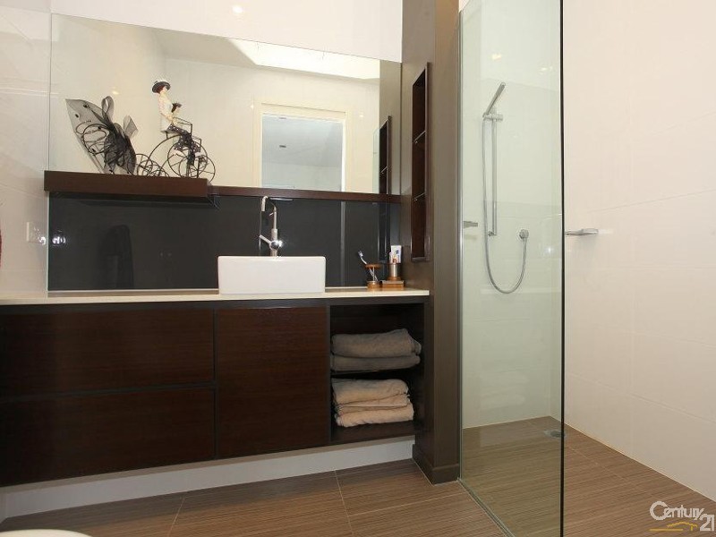 3004 The Boulevarde, Benowa QLD 4217