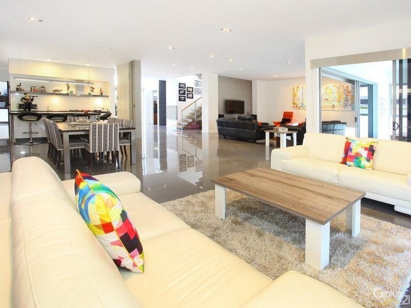 3005 The Boulevarde, Benowa QLD 4217