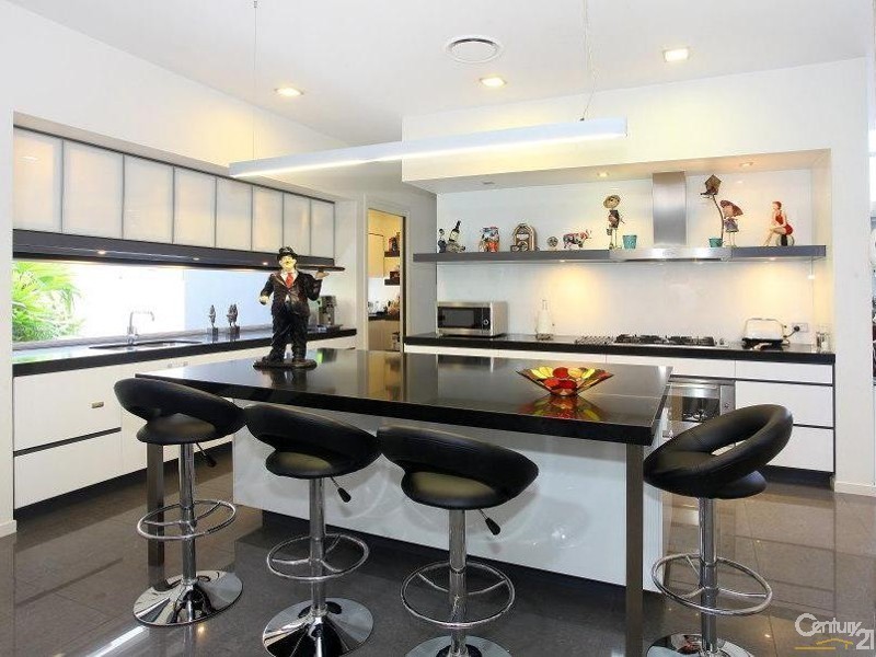 3005 The Boulevarde, Benowa QLD 4217
