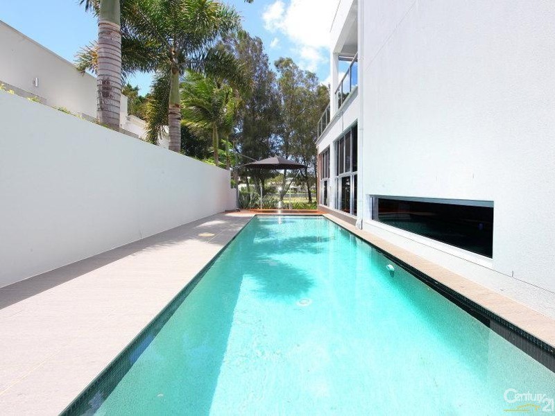 3005 The Boulevarde, Benowa QLD 4217