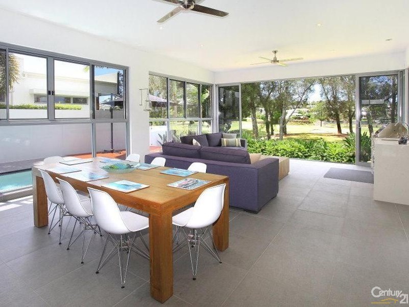 3005 The Boulevarde, Benowa QLD 4217