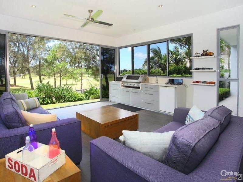 3005 The Boulevarde, Benowa QLD 4217
