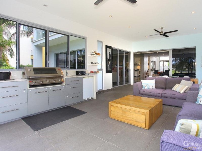 3005 The Boulevarde, Benowa QLD 4217