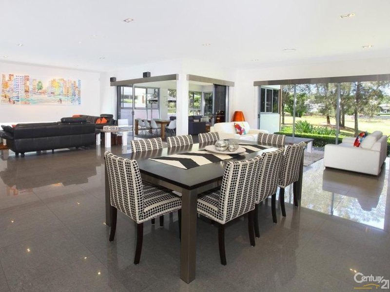 3005 The Boulevarde, Benowa QLD 4217