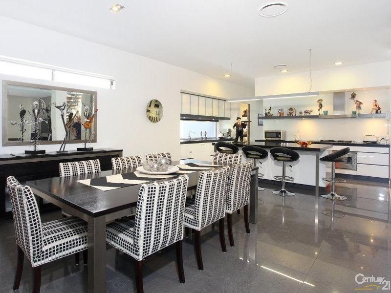 3005 The Boulevarde, Benowa QLD 4217