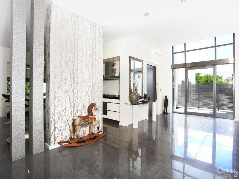 3005 The Boulevarde, Benowa QLD 4217