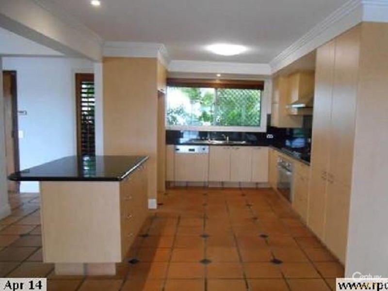 6 MOOMBA COURT, Bundall QLD 4217