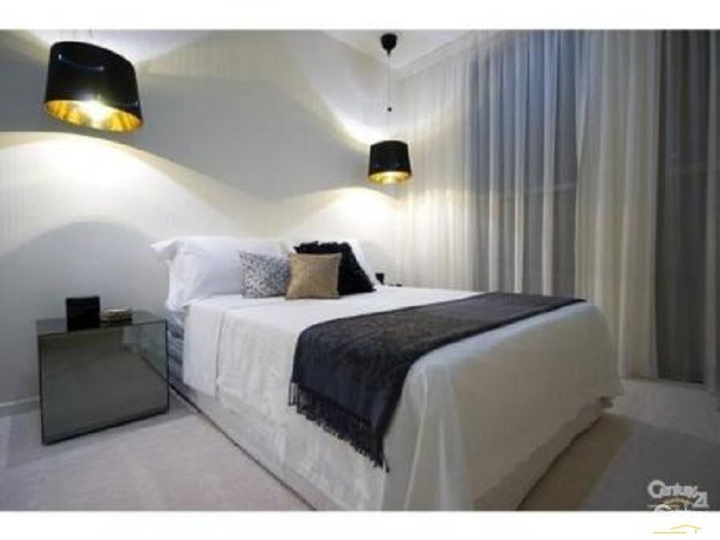 10020 THE BOULEVARDE LANE, Benowa QLD 4217