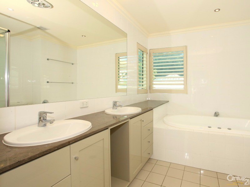 6121 Badon Village, Benowa QLD 4217