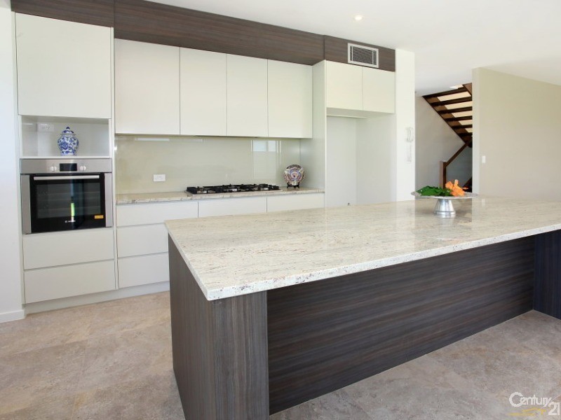 9007 The Boulevarde, Benowa QLD 4217