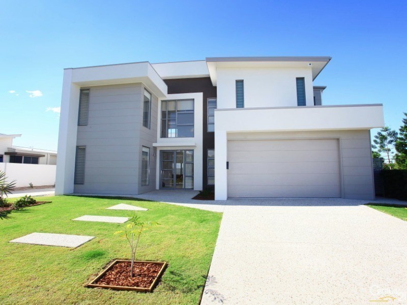 9007 The Boulevarde, Benowa QLD 4217