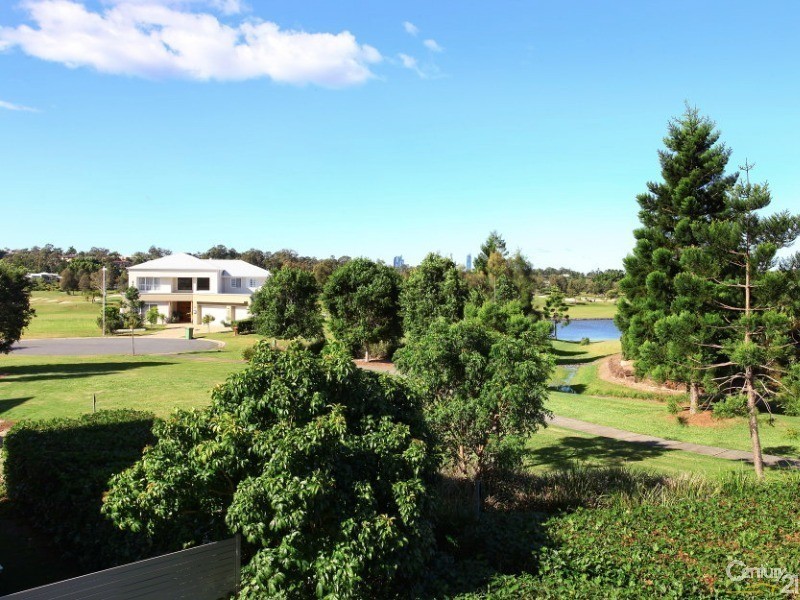 9007 The Boulevarde, Benowa QLD 4217