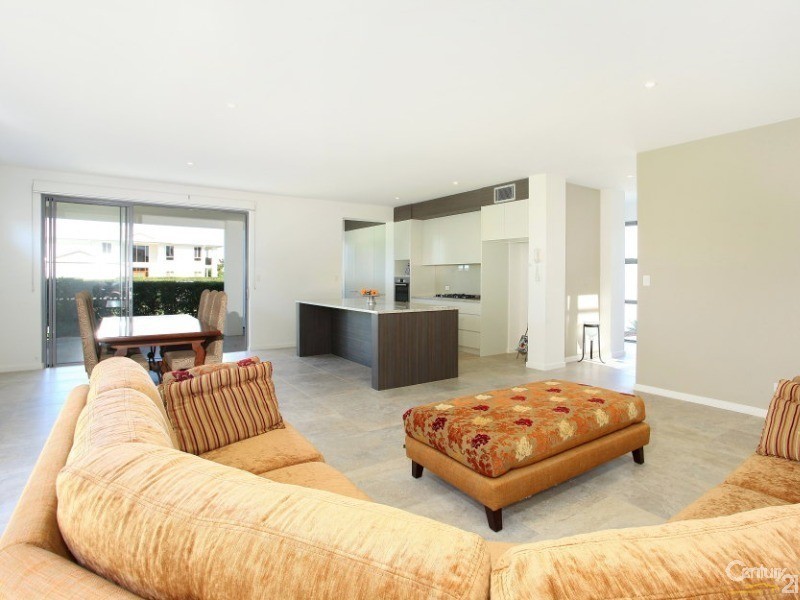 9007 The Boulevarde, Benowa QLD 4217