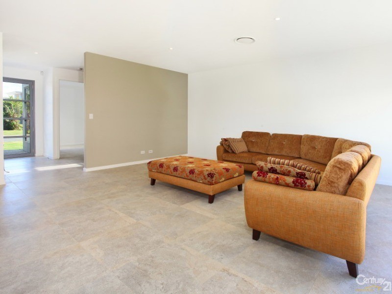 9007 The Boulevarde, Benowa QLD 4217