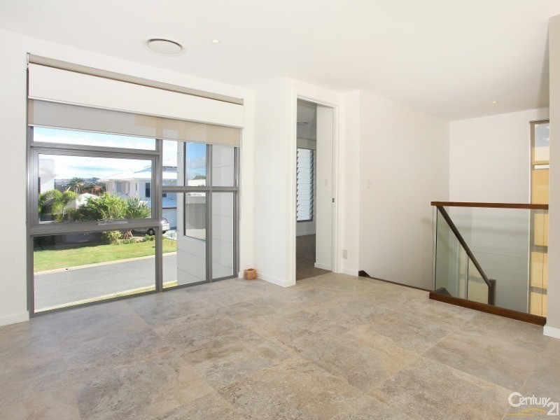 9007 The Boulevarde, Benowa QLD 4217