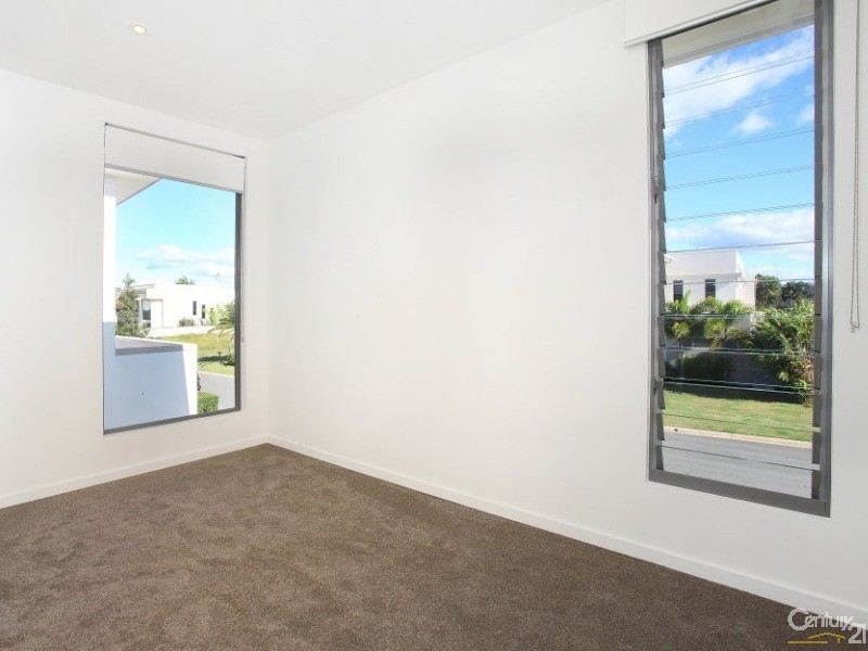 9007 The Boulevarde, Benowa QLD 4217