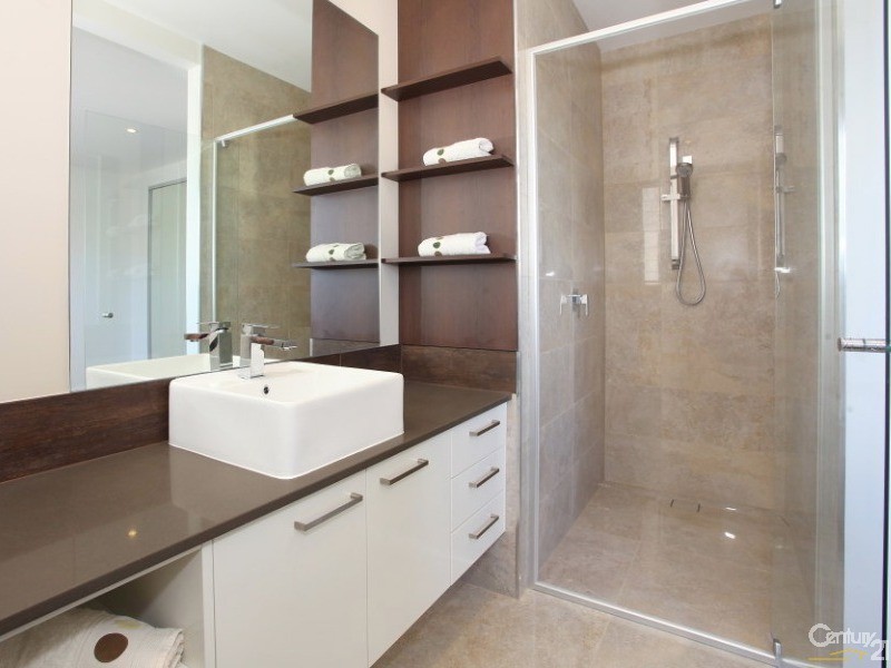 9007 The Boulevarde, Benowa QLD 4217