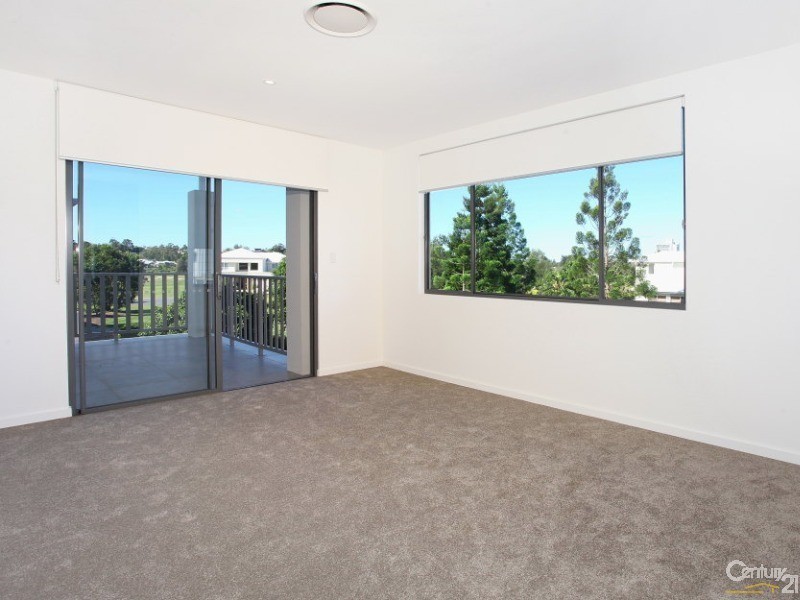 9007 The Boulevarde, Benowa QLD 4217