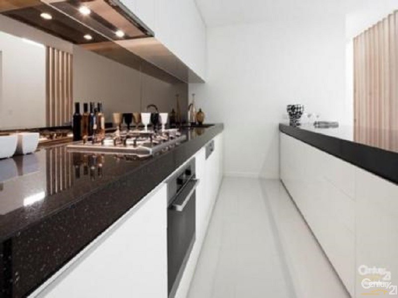 10011 THE BOULEVARDE LANE, Benowa QLD 4217