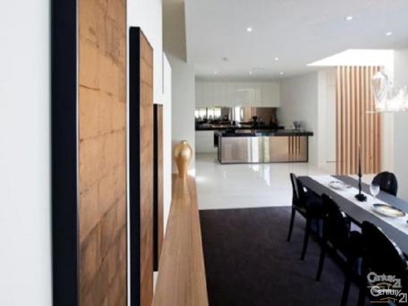 10011 THE BOULEVARDE LANE, Benowa QLD 4217