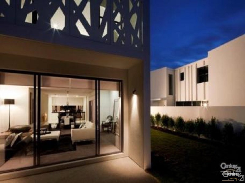 10011 THE BOULEVARDE LANE, Benowa QLD 4217