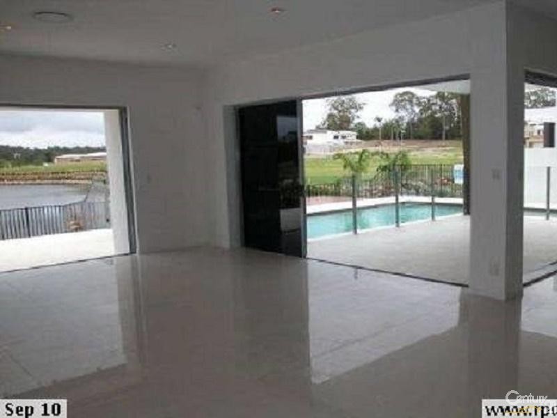 1026 LAKEVIEW TERRACE, Benowa QLD 4217