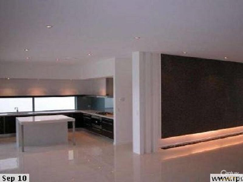 1026 LAKEVIEW TERRACE, Benowa QLD 4217