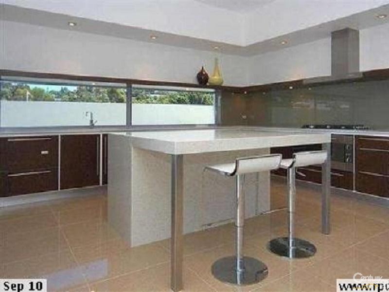 1026 LAKEVIEW TERRACE, Benowa QLD 4217