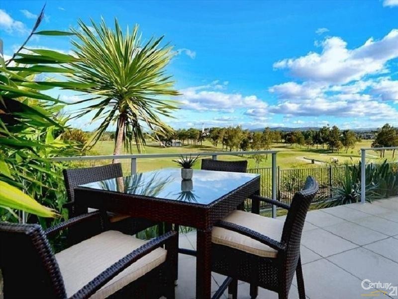 2004 THE BOULEVARDE, Benowa QLD 4217