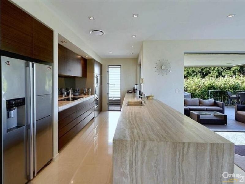 2004 THE BOULEVARDE, Benowa QLD 4217