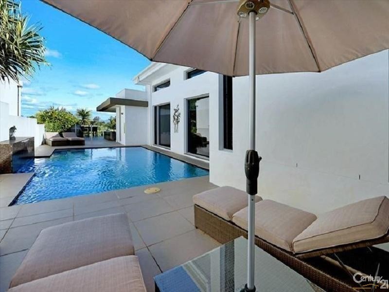 2004 THE BOULEVARDE, Benowa QLD 4217