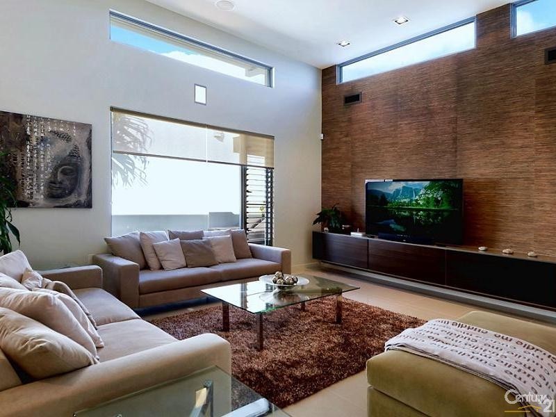 2004 THE BOULEVARDE, Benowa QLD 4217