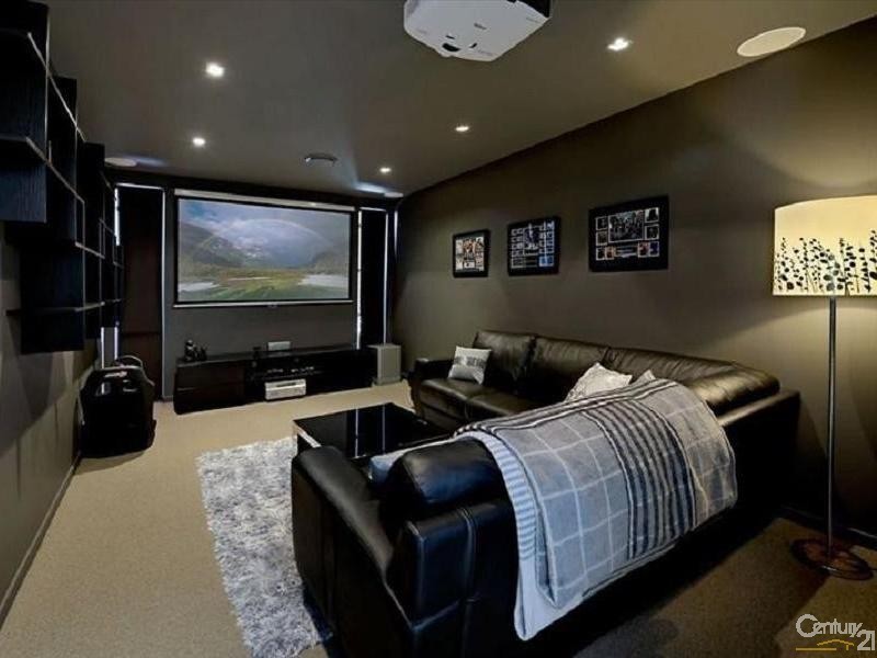 2004 THE BOULEVARDE, Benowa QLD 4217