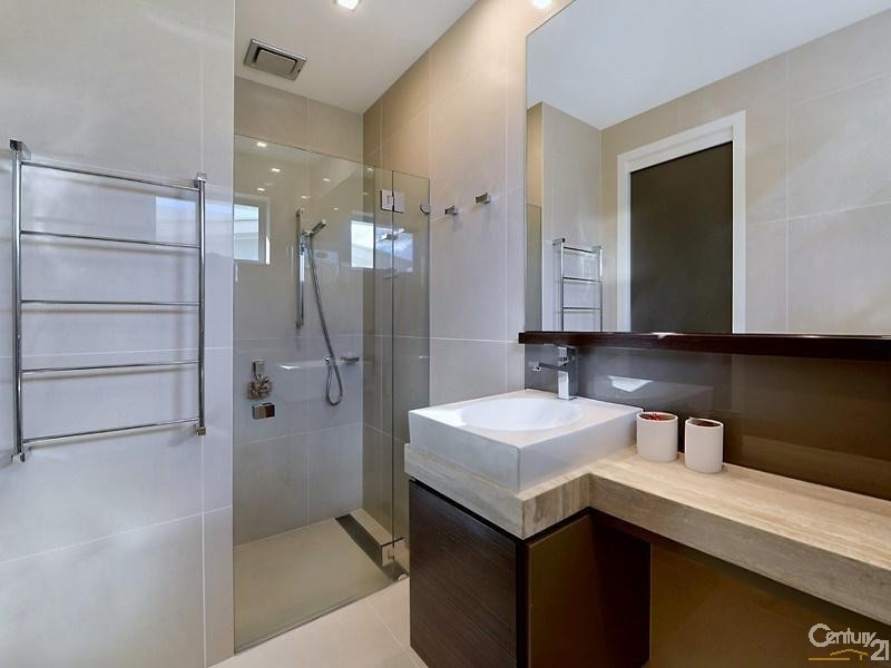 2004 THE BOULEVARDE, Benowa QLD 4217