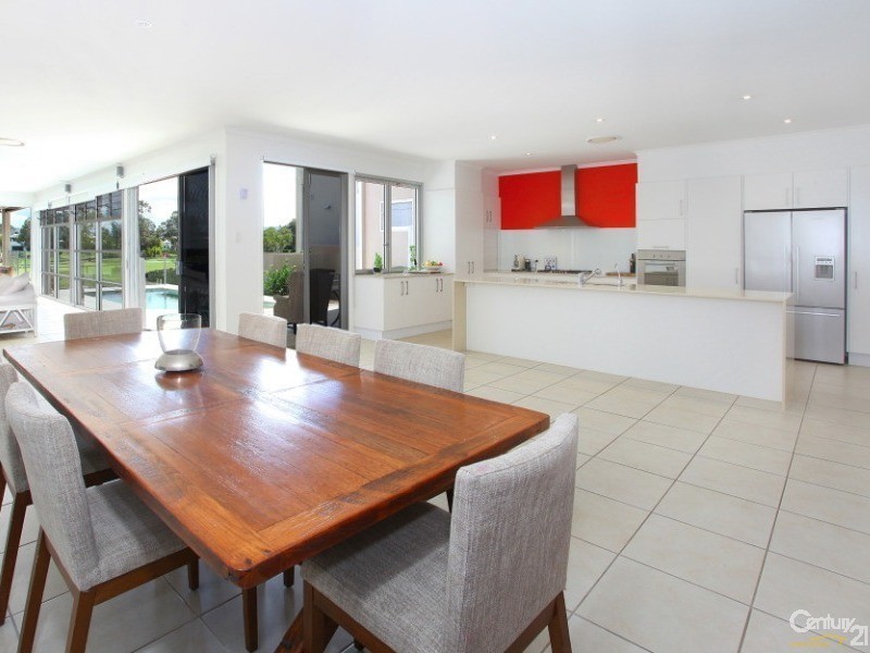 2013 The Boulevarde, Benowa QLD 4217