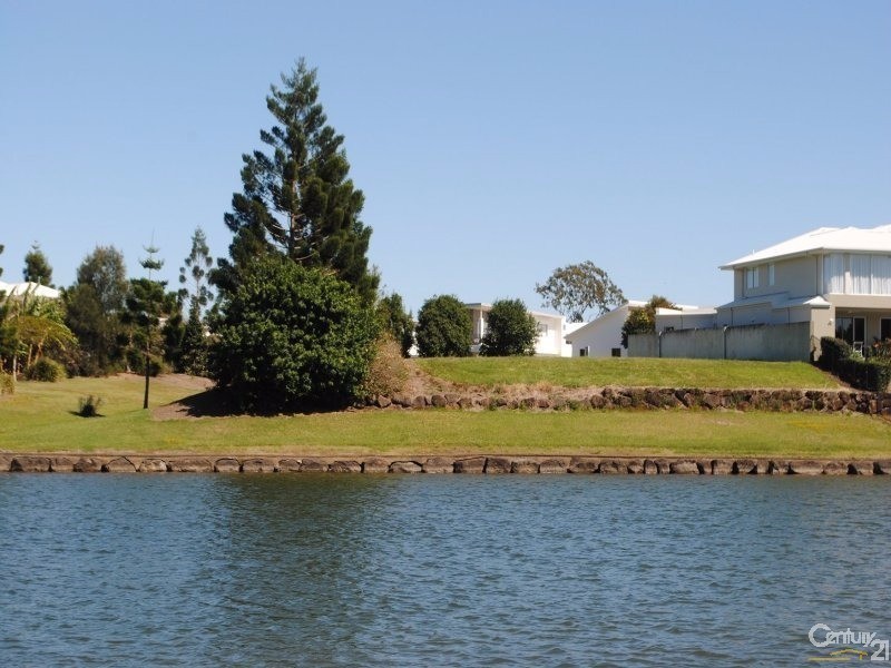 3016 Northview Parade, Benowa QLD 4217