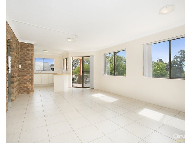 30 COUGAL STREET, Southport QLD 4215