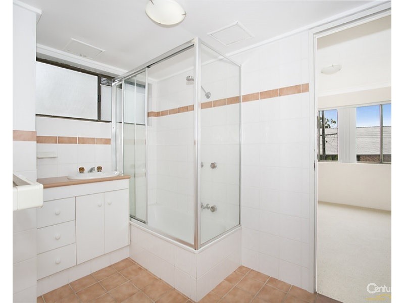 30 COUGAL STREET, Southport QLD 4215