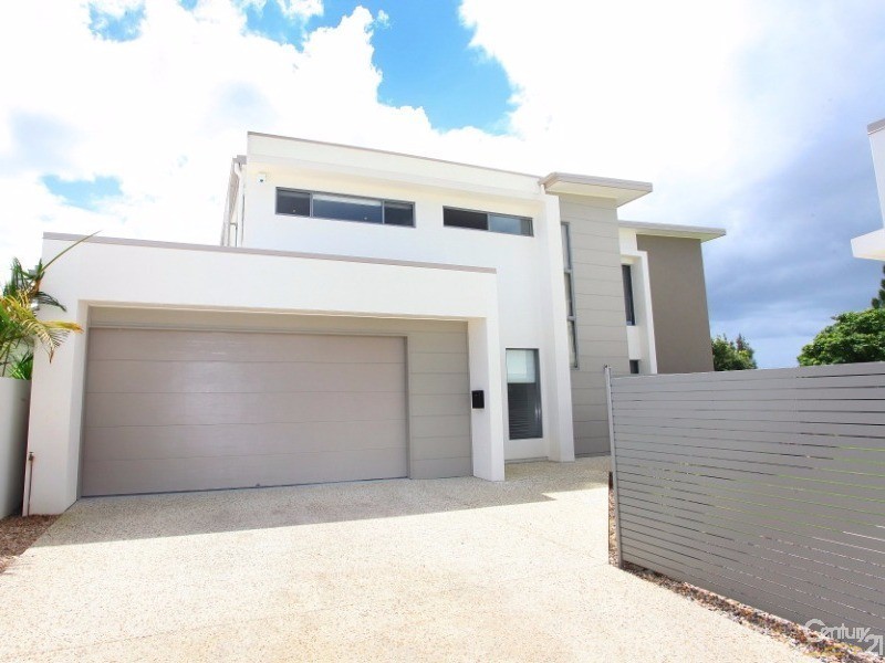 9007 The Boulevarde, Benowa QLD 4217