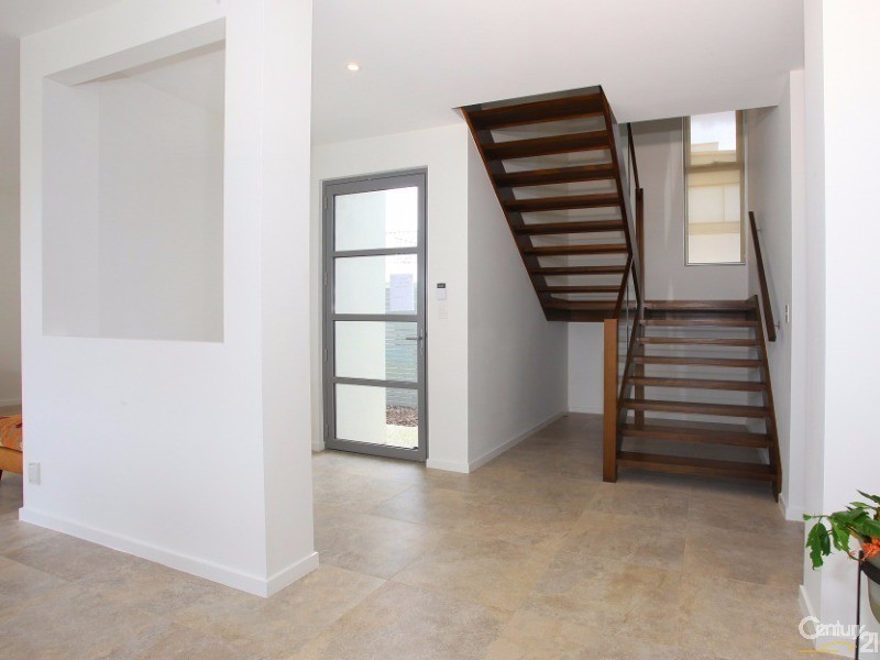 9007 The Boulevarde, Benowa QLD 4217