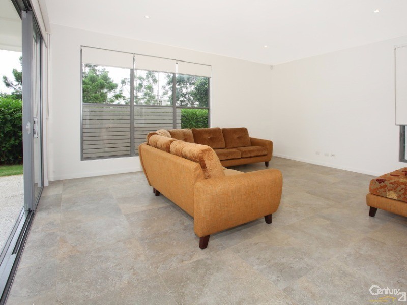 9007 The Boulevarde, Benowa QLD 4217