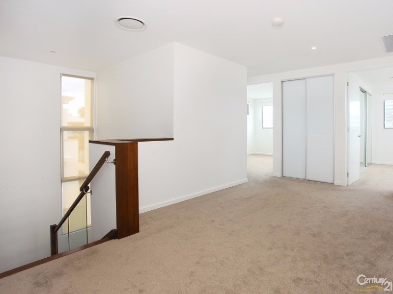 9007 The Boulevarde, Benowa QLD 4217