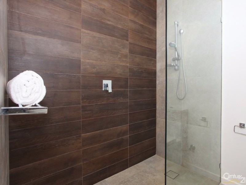 9007 The Boulevarde, Benowa QLD 4217