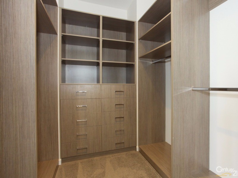 9007 The Boulevarde, Benowa QLD 4217