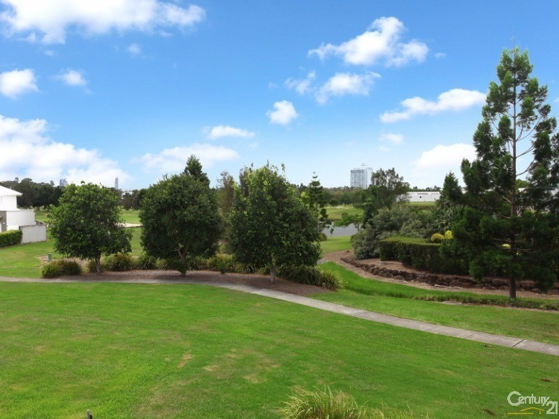 9007 The Boulevarde, Benowa QLD 4217