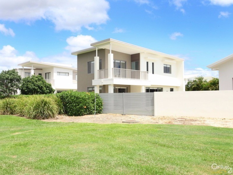 9007 The Boulevarde, Benowa QLD 4217