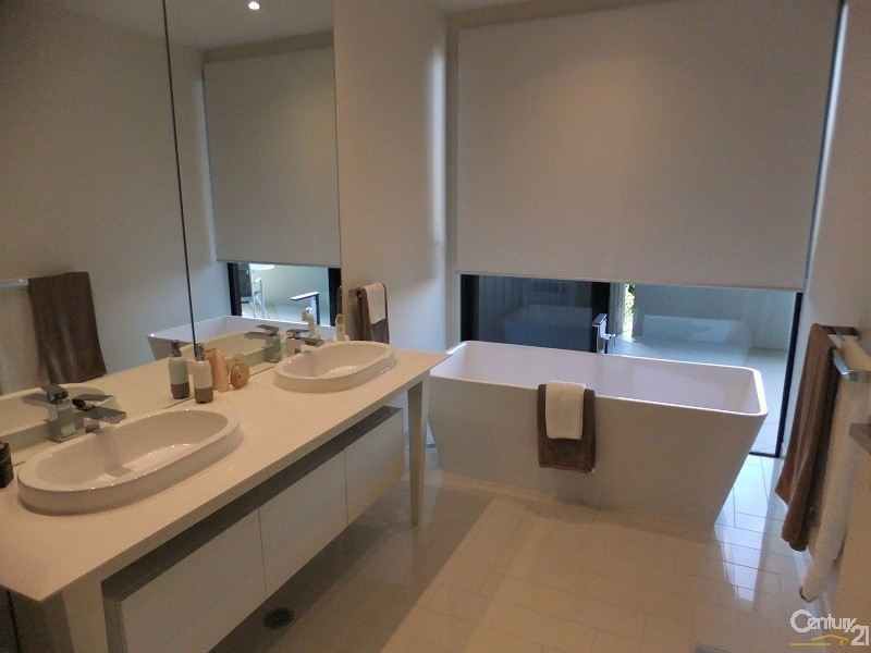 30 THEATRE DRIVE, Benowa QLD 4217