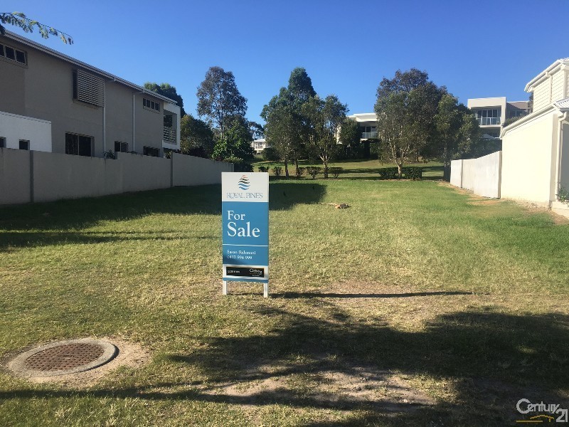 6002 The Boulevarde, Benowa QLD 4217