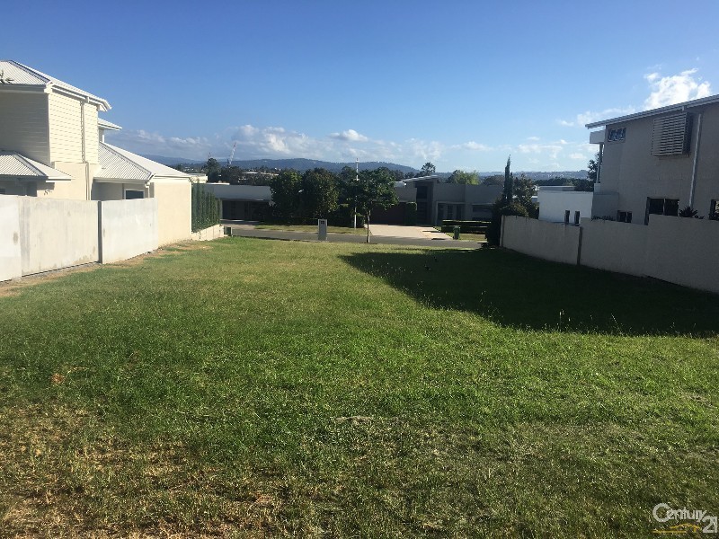 6002 The Boulevarde, Benowa QLD 4217