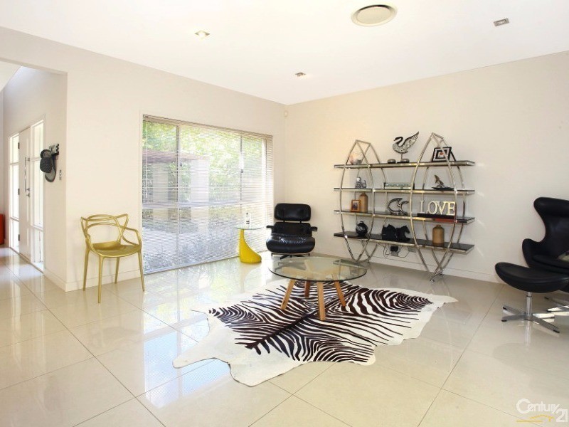 5018A Riverwood Grove, Benowa QLD 4217